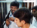 В бандитских районах Индии мужчины идут на компромисс: получают оружие в обмен на стерилизацию