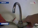 Более 200 тысяч жителей Оренбурга второй день остаются без горячего и холодного водоснабжения из-за аварий на городском канализационном коллекторе