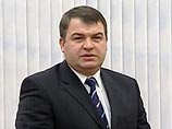 Причина демарша генералитета - начатые гражданским министром обороны Сердюковым реформы