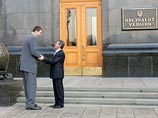 Президент Ющенко подарил самому высокому человеку в мире специальный автомобиль 