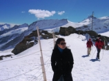 Швейцарские спасатели вызволили из ледового плена в Альпах пятерых туристов из Франции
