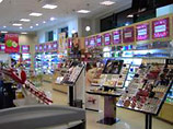 РИА "Новости" сообщает, что крупная сеть магазинов парфюмерии и косметики работает в обычном режиме и не комментирует сообщения об обыске