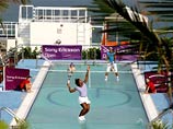 Рафаэль Надаль и Серена Уильямс сыграли в теннис в бассейне
