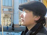 Доржо Дугаров тоже ходил в политическую школу Ходорковского. 28-летний Доржо помогает главе здешнего отделения "Яблока" и одновременно является местным координатором общероссийского молодежного движения "Оборона" Доржо Дугаров тоже ходил в политическую школу Ходорковского. 28-летний Доржо помогает главе здешнего отделения "Яблока" и одновременно является местным координатором общероссийского молодежного движения "Оборона"