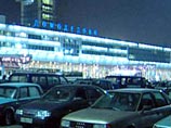 По словам представителя Домодедово, тарифы парковок соответствуют среднерыночным - один час стоит от 50 до 150 рублей, сутки - 400 рублей