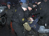 На Октябрьской площади Минска прошла несанкционированная акция оппозиции в поддержку задержанных в Минске в День воли 25 марта (фото с акции 25 марта)
