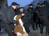 Они держали портреты своих соратников, осужденных к административному аресту за события 25 марта (фото с акции 25 марта) Они держали портреты своих соратников, осужденных к административному аресту за события 25 марта (фото с акции 25 марта)
