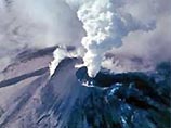 На Камчатке вулкан Карымский выбросил семикилометровый столб пепла и газа