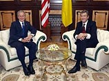 Президент США Джордж Буш не думает, что Россия наложит вето на членство Украины в НАТО, хотя и имеет на это право. Об этом Буш заявил на пресс-конференции в Киеве по итогам переговоров с президентом Украины Виктором Ющенко