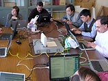 В США начальство заставляет подчиненных приходить на рабочие совещания "топлесс" В США начальство заставляет подчиненных приходить на рабочие совещания "топлесс"