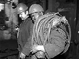 После подписания договора с членами примирительной комиссии в 10 утра по московскому времени шахтеры поднялись на поверхность