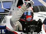 Роберт Кубица на "БМВ-Заубере" сенсационно прервал гегемонию Фелипе Массы на Гран-при Бахрейна, завоевав свой первый в карьере поул