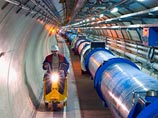 По словам Хиггса, обнаружить бозоны поможет новый ускоритель элементарных частиц, который в нынешнем году будет запущен в окрестностях Женевы
