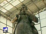 Во Львове открыли памятник создателю "мазохизма" Захер-Мазоху: его "мужское достоинство" можно потрогать Во Львове открыли памятник создателю "мазохизма" Захер-Мазоху: его "мужское достоинство" можно потрогать