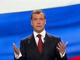 Сегодня же один из руководителей партии "Справедливая Россия", лидер ее парламентской фракции Николай Левичев на брифинге в Москве выразил надежду, что вновь избранный президент РФ Медведев будет иметь "надпартийный статус"