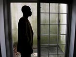 В США беженца изнасиловали в тюрьме, пока он ждал суда В США беженца изнасиловали в тюрьме, пока он ждал суда