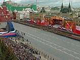 Российские вооруженные силы, переживавшие не лучшие времена в течение десятилетия после холодной войны, устраивают символические мероприятия, напоминающие о былой славе, включая парад на Красной площади, запланированный на 9 мая