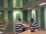 На подписании документа Буш отметил, что в США ежегодно освобождаются из мест заключения около 650 тысяч человек На подписании документа Буш отметил, что в США ежегодно освобождаются из мест заключения около 650 тысяч человек