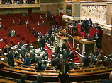 Французским депутатам разрешили брать на заседания ноутбуки и мобильники