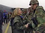 Клинтон попросила мужа "помолчать" о ее "героической" поездке в Боснию