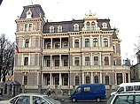 Латвия обнаружила, что напрасно выслала российского дипломата: он не шпион, просто пил водку с латышами Латвия обнаружила, что напрасно выслала российского дипломата: он не шпион, просто пил водку с латышами