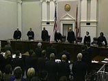 Главный судья Джон Робертс в письменной форме изложил свое мнение, согласно которому "осужденный заключенный не может противиться принятому в каждом конкретном штате методу казни, предлагая облегченную альтернативу" Главный судья Джон Робертс в письменной форме изложил свое мнение, согласно которому "осужденный заключенный не может противиться принятому в каждом конкретном штате методу казни, предлагая облегченную альтернативу"