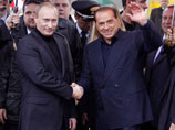 Президент России Владимир Путин прибыл в Италию. У трапа самолета его встречал победивший на всеобщих выборах в Италии лидер партии "Народ свободы" Сильвио Берлускони