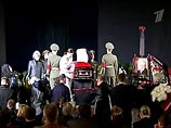 Прощание прошло с воинскими почестями: у гроба был выставлен почетный караул
