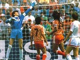 Гол Марко ван Бастена в матче против сборной СССР на чемпионате Европы по футболу 1988 года признан лучшим мячом с лету