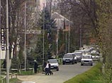 Машину сотрудников ФСБ в Ингушетии обстреляли: двое тяжело ранены Машину сотрудников ФСБ в Ингушетии обстреляли: двое тяжело ранены