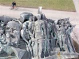 В Лейпциге восстанавливают 33-тонный ГДРовский памятник Марксу и Ленину. Это вызвало бурные споры