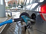 Цена литра бензина в Москве достигла одного доллара