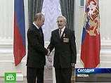 Путин в последний раз раздал государственные награды, не забыв отметить гимнописца Сергея Михалкова
Путин в последний раз раздал государственные награды, не забыв отметить гимнописца Сергея Михалкова