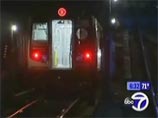 В Нью-Йорке поезд метро сошел с рельсов, эвакуированы более 400 человек