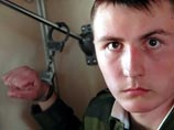 В Петербурге солдата, сбежавшего, чтобы ухаживать за бабушкой, отправили в часть в наручниках В Петербурге солдата, сбежавшего, чтобы ухаживать за бабушкой, отправили в часть в наручниках