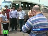 Сотрудники российского посольства в Сирии встретили на ливанской границе группу граждан РФ, которые в воскресенье утром покинули Бейрут, чтобы вылететь в Москву