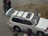 В десятом часу утра неизвестные расстреляли его из окна автомобиля, когда бизнесмен выезжал на своем автомобиле Lexus белого цвета со стоянки на улице 78-й Добровольческой бригады