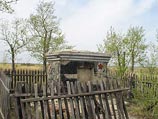 По всей видимости, отмечают наблюдатели, монумент хотели реставрировать, но по каким-то причинам не сделали это По всей видимости, отмечают наблюдатели, монумент хотели реставрировать, но по каким-то причинам не сделали это