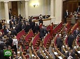 Фракция Блока Юлии Тимошенко до начала заседания парламента Украины во вторник заблокировала президиум, правительственную ложу
