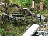 В пригороде Санкт-Петербурга на Петродворцовом кладбище осквернены десятки могил