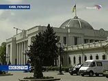Сторонники Тимошенко продолжают блокировать трибуну и президиум
парламента Украины Сторонники Тимошенко продолжают блокировать трибуну и президиум
парламента Украины