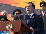 9 мая Медведев наблюдал за парадом "раскрыв рот": "драйв возник после того, как техника прошла" 9 мая Медведев наблюдал за парадом "раскрыв рот": "драйв возник после того, как техника прошла"