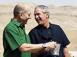Помолившись, Буш выступил в парламенте Израиля. Кнессет пять раз аплодировал ему стоя