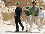 В Израиле Буш потерял мобильный и на полтора часа опоздал в музей