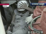 После того, как в четверг из-под обломков была спасена 11-летняя девочка, власти Китая сказали, что вероятность найти ещё выживших после 72 часов ничтожна