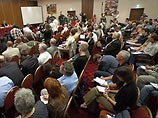 Перед началом Национальной Ассамблеи оппозиционных сил, которая пройдет в Москве в субботу, участники мероприятия чуть было не подрались с группой молодежи Перед началом Национальной Ассамблеи оппозиционных сил, которая пройдет в Москве в субботу, участники мероприятия чуть было не подрались с группой молодежи