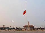 До 21 мая флаги будут приспущены над госучреждениями в стране и китайскими представительствами за рубежом. На этот период также будет приостановлена работа всех общественных увеселительных заведений
