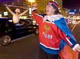 Россияне отметили победу над Канадой массовыми гуляньями по всей стране Россияне отметили победу над Канадой массовыми гуляньями по всей стране