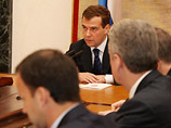 Медведев подчеркнул, что от независимости суда зависит эффективность антикоррупционных мер, поэтому он намерен отдельно обсудить проблемы "совершенствования правосудия, укрепления авторитета и независимости суда" Медведев подчеркнул, что от независимости суда зависит эффективность антикоррупционных мер, поэтому он намерен отдельно обсудить проблемы "совершенствования правосудия, укрепления авторитета и независимости суда"