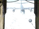 Ракетоносцы Ту-95МС отрабатывают над Атлантикой заправку "конус-шланг". Их сопровождают истребители НАТО Ракетоносцы Ту-95МС отрабатывают над Атлантикой заправку "конус-шланг". Их сопровождают истребители НАТО
